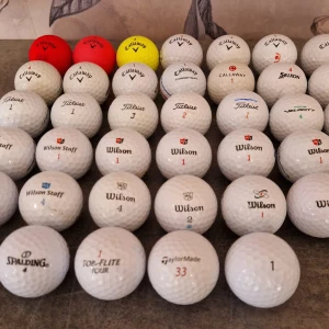 Golfbollar - 40 begagnade golfbollar som är noggrant tvättade och i bra skick. Vissa kan ha markeringar, men alla är utan jack eller skador som påverkar prestandan.  Främst Wiloson, Callaway och Titleist samt några av andra märken.