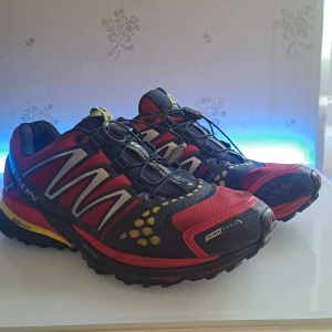 Salomon XR Cross Max 1 Hiking Shoes - Salomon XR Cross Max 1 Hiking Shoes, mycket bra skick, nypris ca 1000kr, storlek 41 1/3, säljer för endast 499kr.