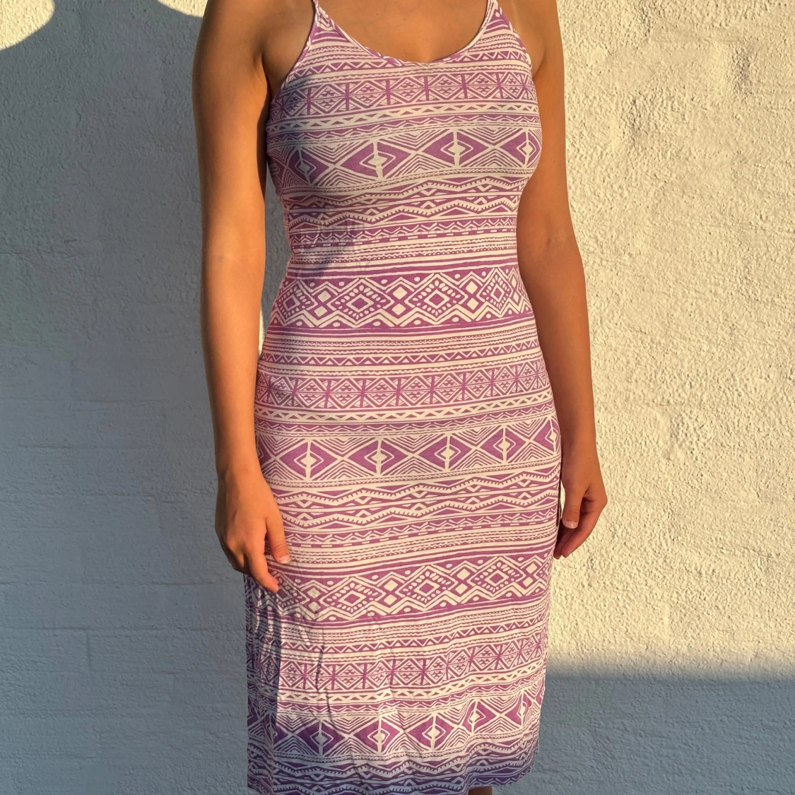 Lila mönstrad långklänning Uniq Young - 1