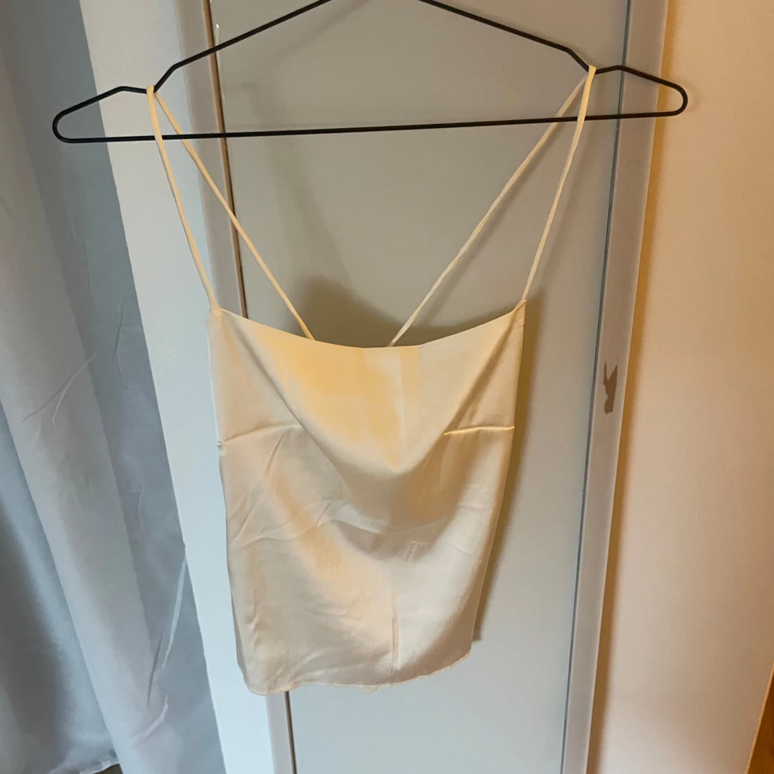 Champagnefärgad satin linnetopp