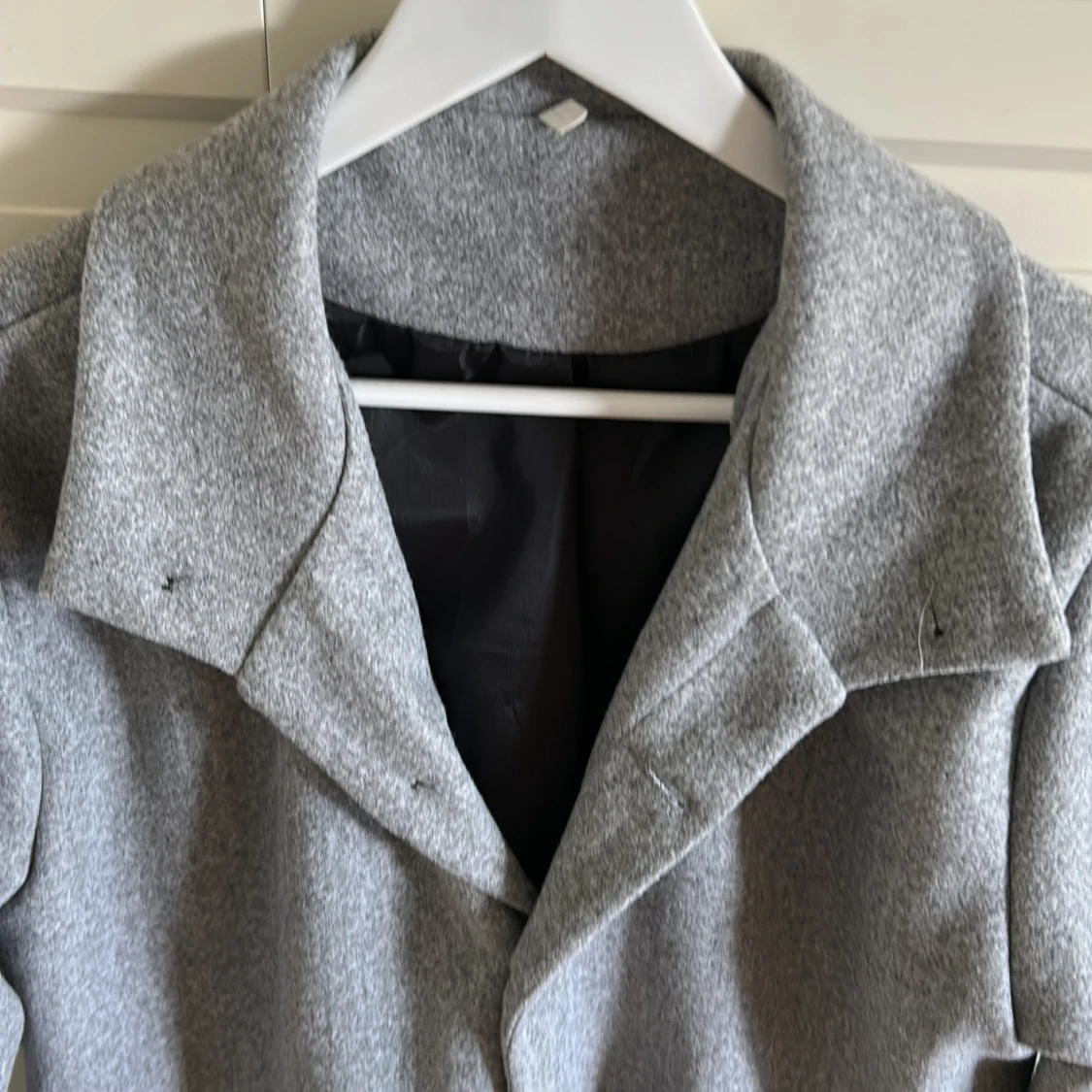 Grå trenchcoat  - 2