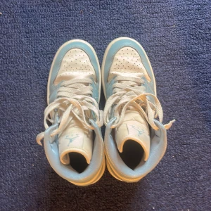 Nike Air Jordans  - Skorna kommer inte med en låda dustbags eller något liknande. de har använts lite men är i fantastiskt skick. Jag är öppen för erbjudanden.