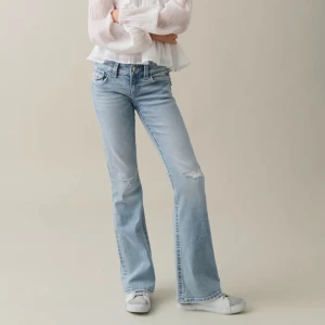 Bootcut jeans  - Säljer dessa super fina bootcut jeansen från Gina Young med snygga detaljer. Säljer då dom tyvärr inte kommer till användning längre. Storlek 164 men passar mig som har xs/s