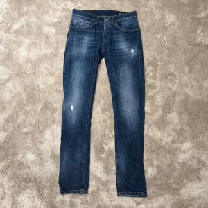 Dondup jeans - Säljer nu dessa dondup jeans i modellen George. Köpte dem i höstas men dem passar inte så har aldrig använt. Tags finns