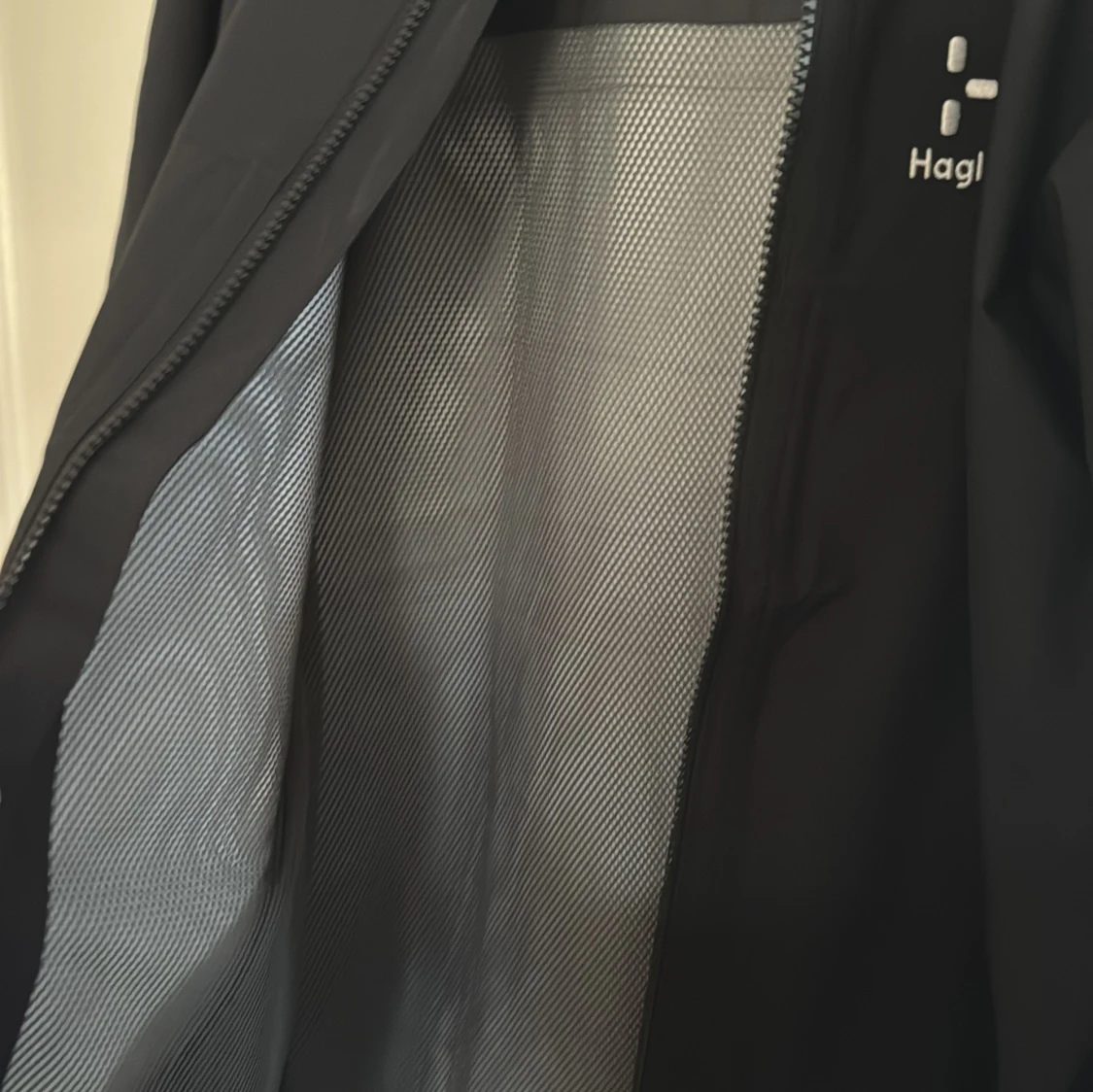 Svart vindjacka från Haglöfs - 1