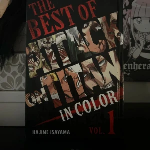 The Best of Attack on Titan in Color Vol. 1 - Säljer 'The Best of Attack on Titan in Color Vol. 1' av Hajime Isayama. mangan är köpt på science fiction bokhandeln i stockholm för unge fär 260kr och är helt ny har bara öppnat den nån gång