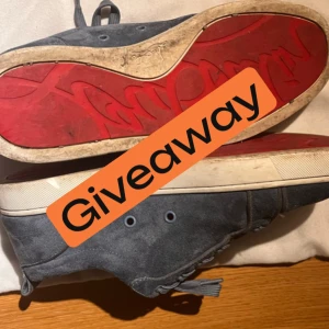 Loubs blåa - Delta genom att följa mig på plick och även på TikTok Flip_empire!! Vinnare dras den 30 april och vinnaren dras på TikTok!!