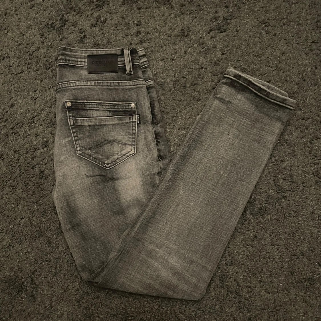 Grå slim jeans från deluxe  - 1