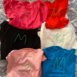 Svart topp med öppen rygg - Svart rygg lös topp. Alla för 100kr eller 20kr/st