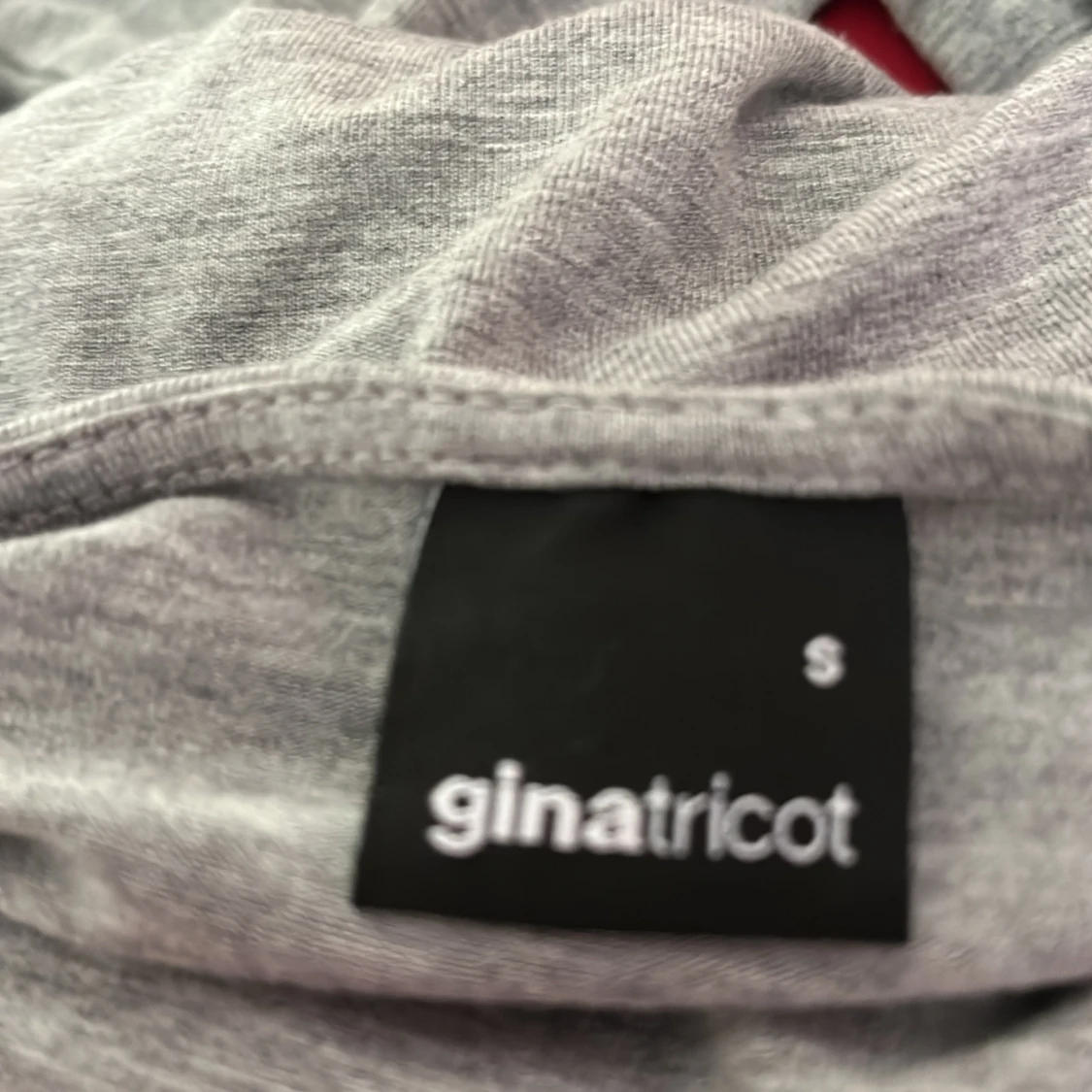 Grå långärmad topp från Gina Tricot - 1