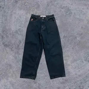 Riktigt feta mörkblå Big Boys 🛹Riktigt bra skick, bara lite heelbite 🥶Sitter riktigt baggy 🤑Pris kan diskuteras ‼️
