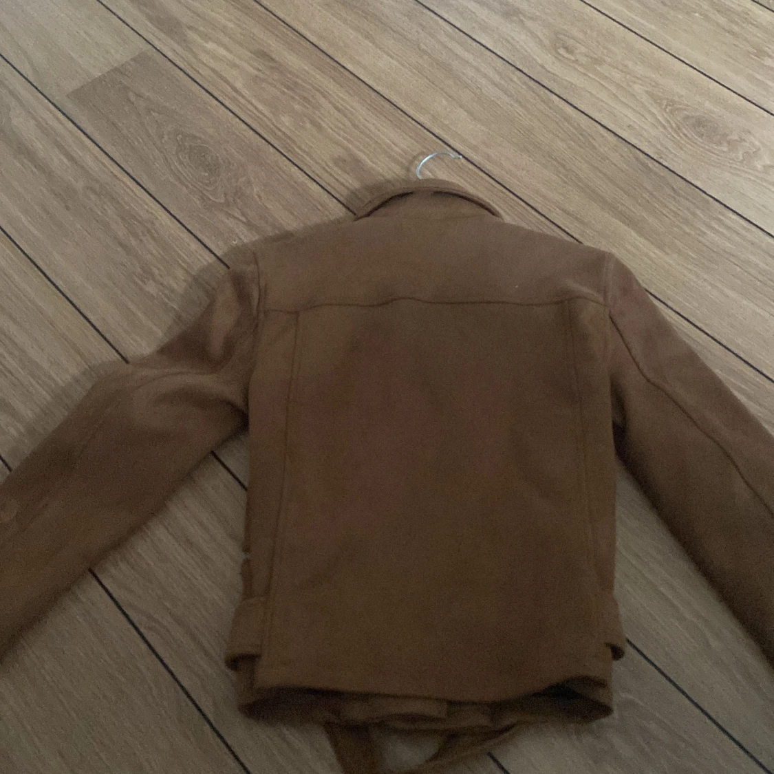 Brun jacka med bälte - 1