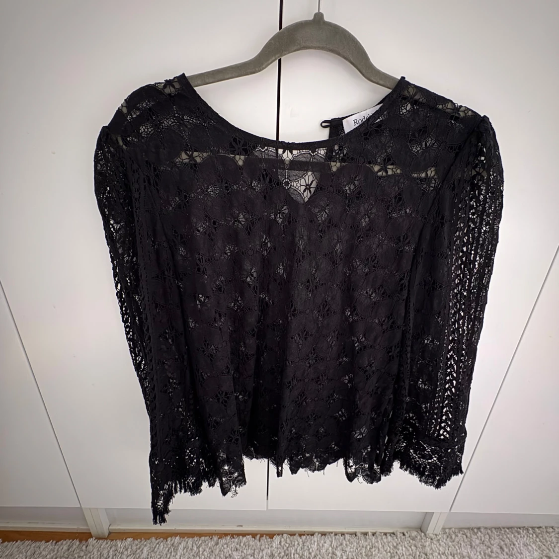 Svart spetsblus från Rodebjer