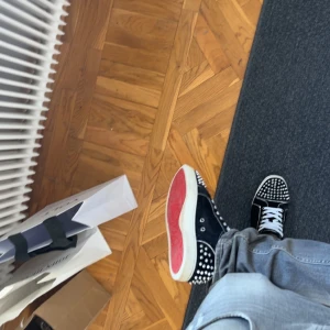 Christian Louboutin  - Storlek 43, dustbag, bra skick 