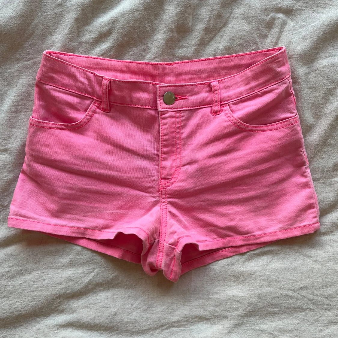 Rosa shorts från Divided