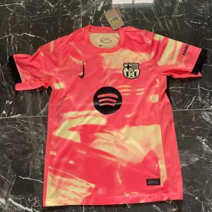 Rosa och gul fotbollströja från Nike - Perfekta bundle inför sommaren 2 för 700