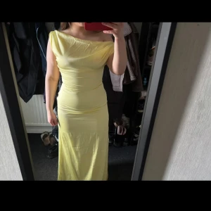 INTRESSEKOLL!! - Så fin klänning från peppermayo. Tryck inte på köp nu utan skriv till mig om du skulle vara intresserad då detta är en intressekoll💗