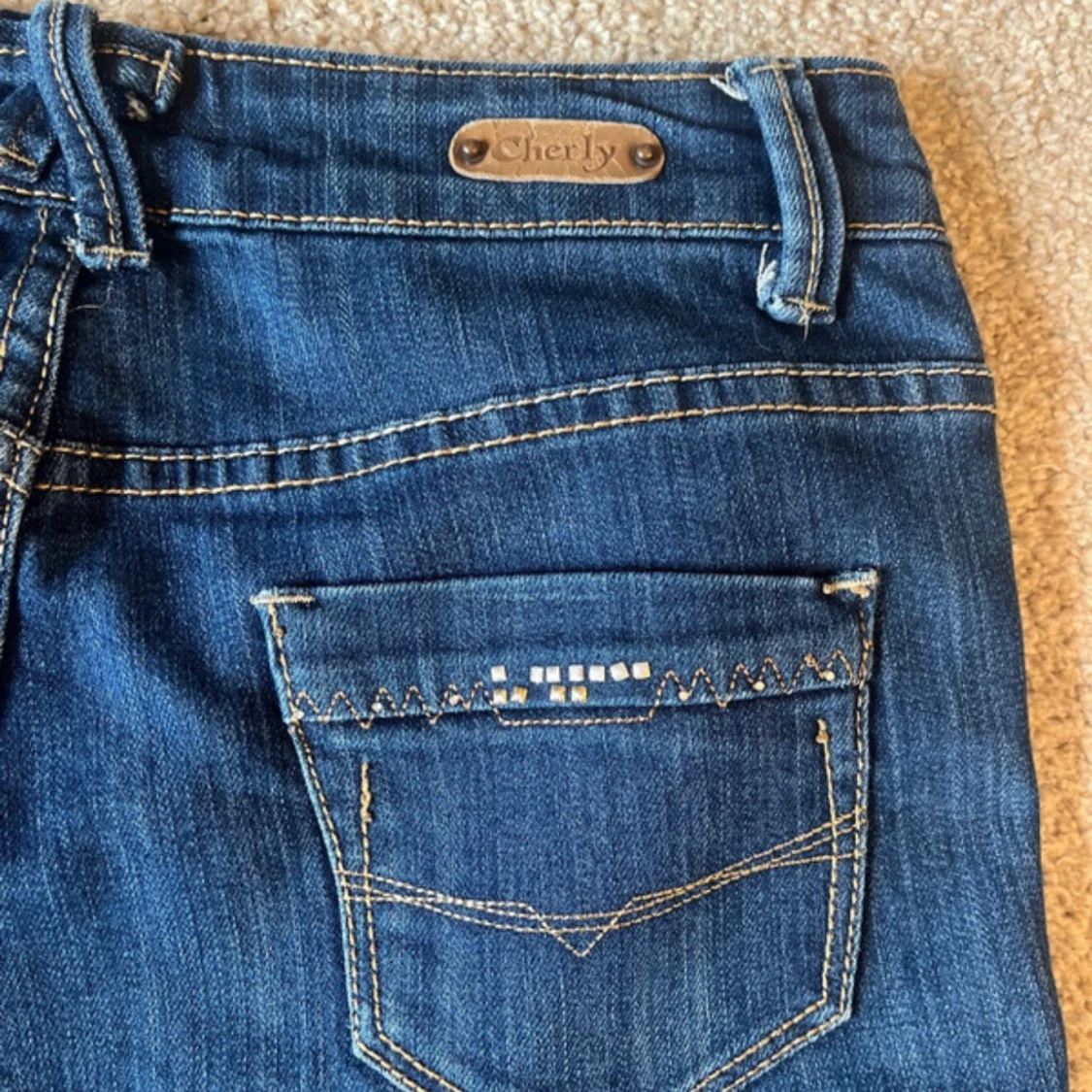 Blå bootcut jeans från Cherly - 2