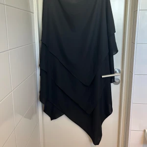 Svart khimar - Svart khimar i medina silk 