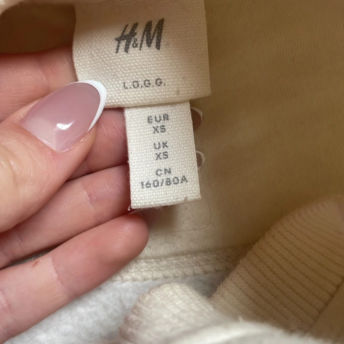 Krämvit sweatshirt med tryck från H&M - 1