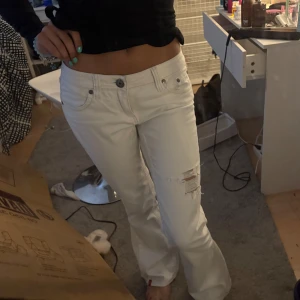 Vita bootcut jeansbyxor -  , passar x/xs ja e 160 cm kan diskutera pris 👍