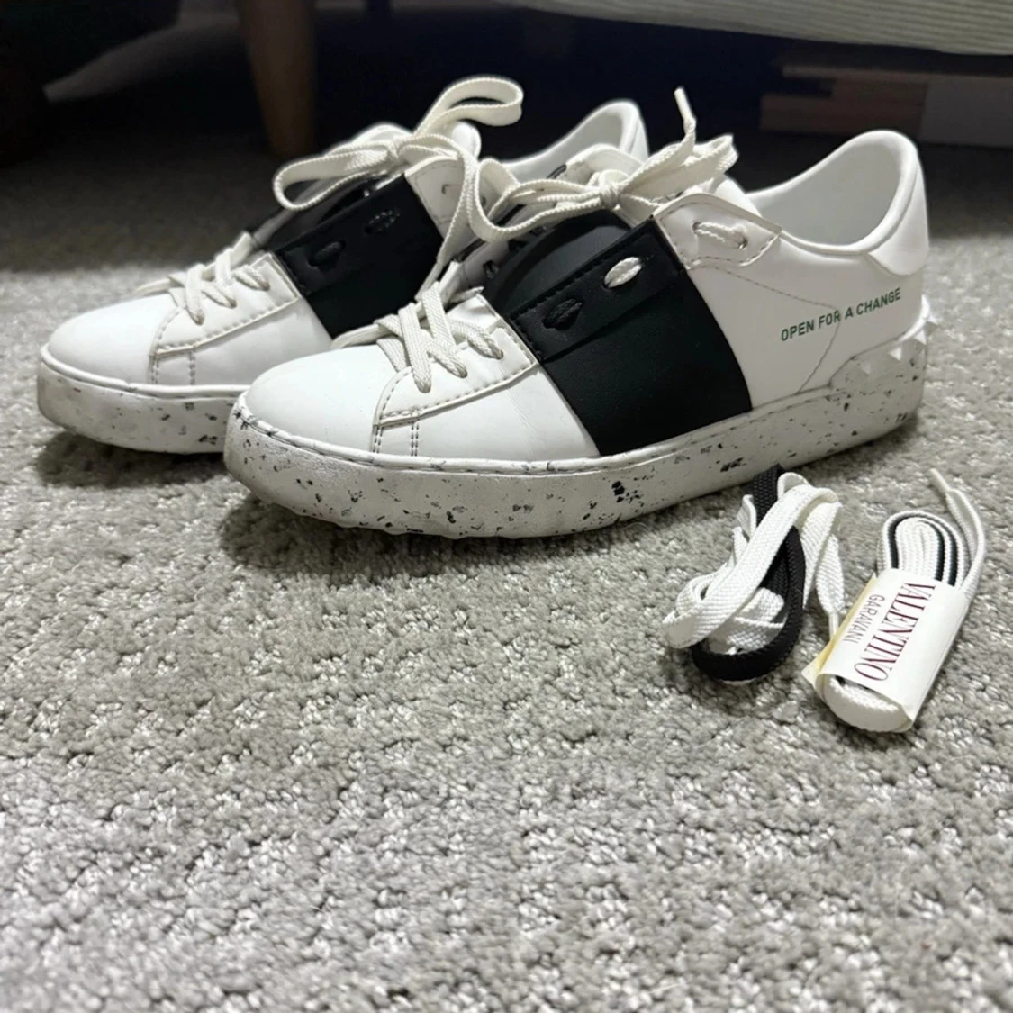 Valentino Garavani | as feta | ev byte - 1