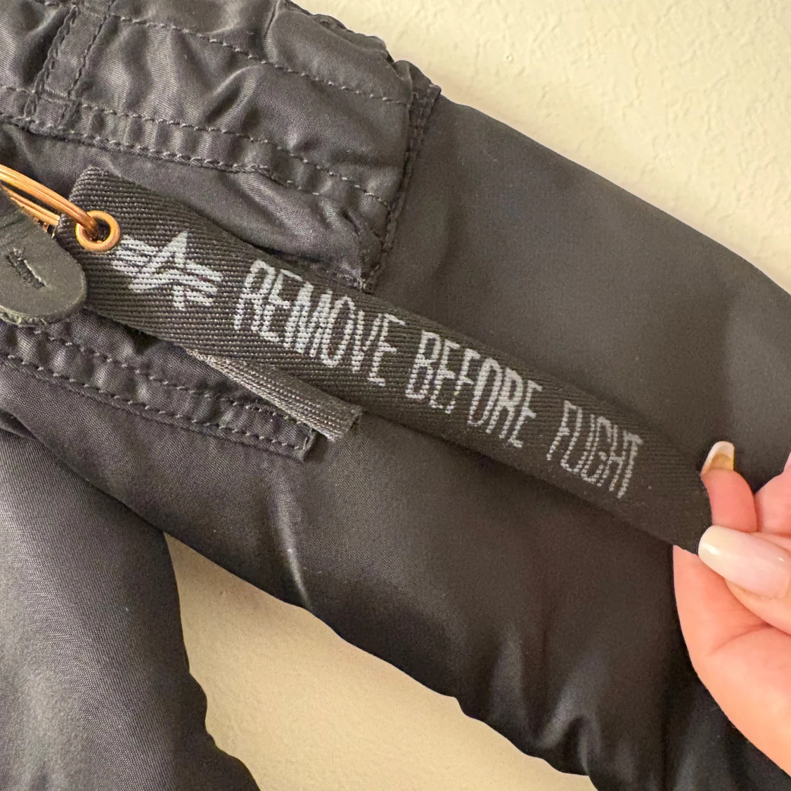 Svart bomberjacka från Alpha Industries - 2