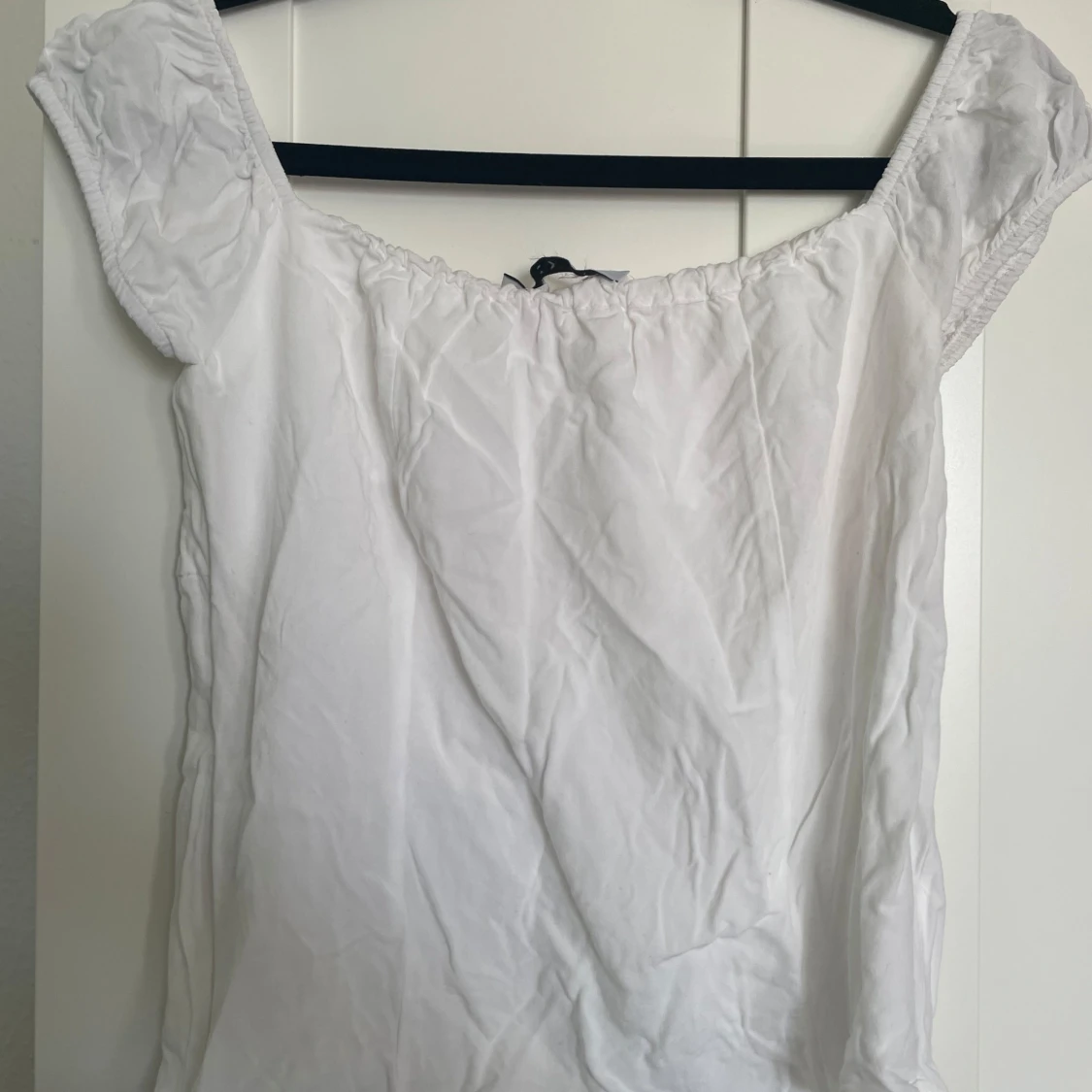 Vit blus med knappar - 2