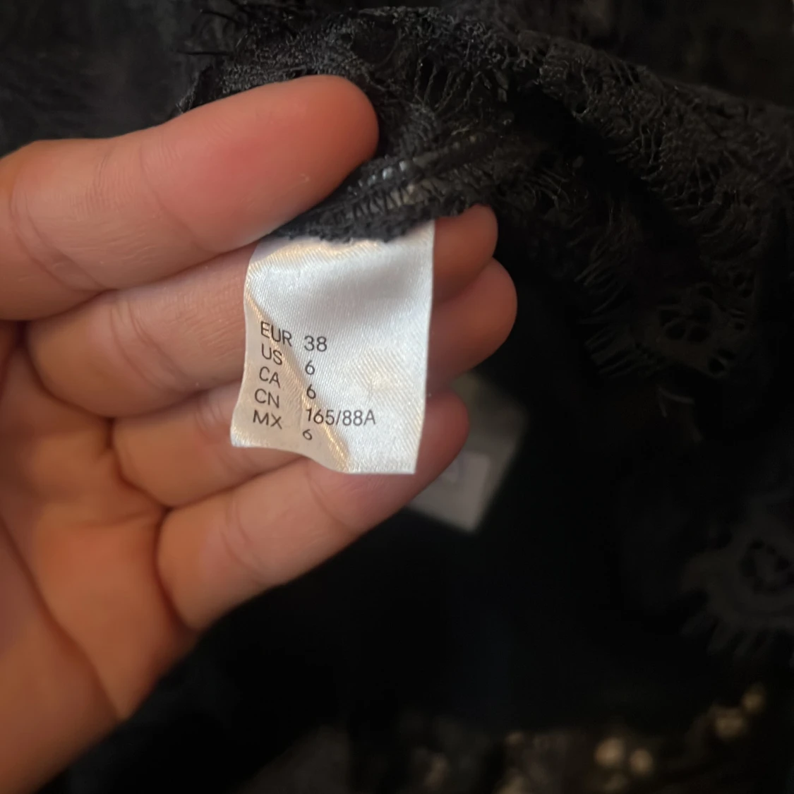 Svart spetsklänning från H&M - 2