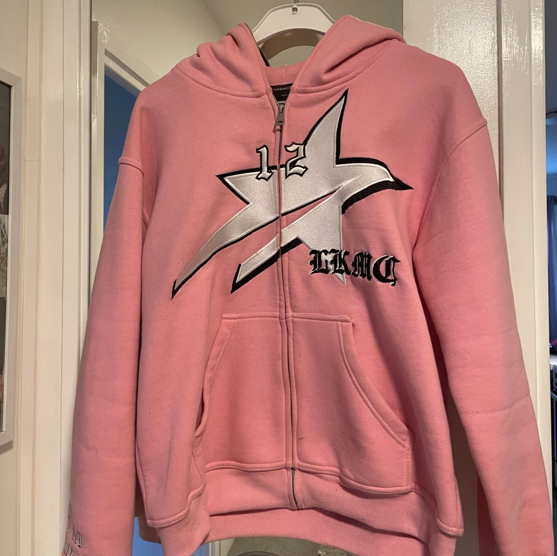 Rosa hoodie från Lukamachain - 1