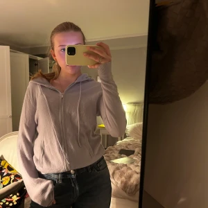 Soft goat hoodie - Säljer min så fina soft goat hoodie💗Den är i så bra skick 