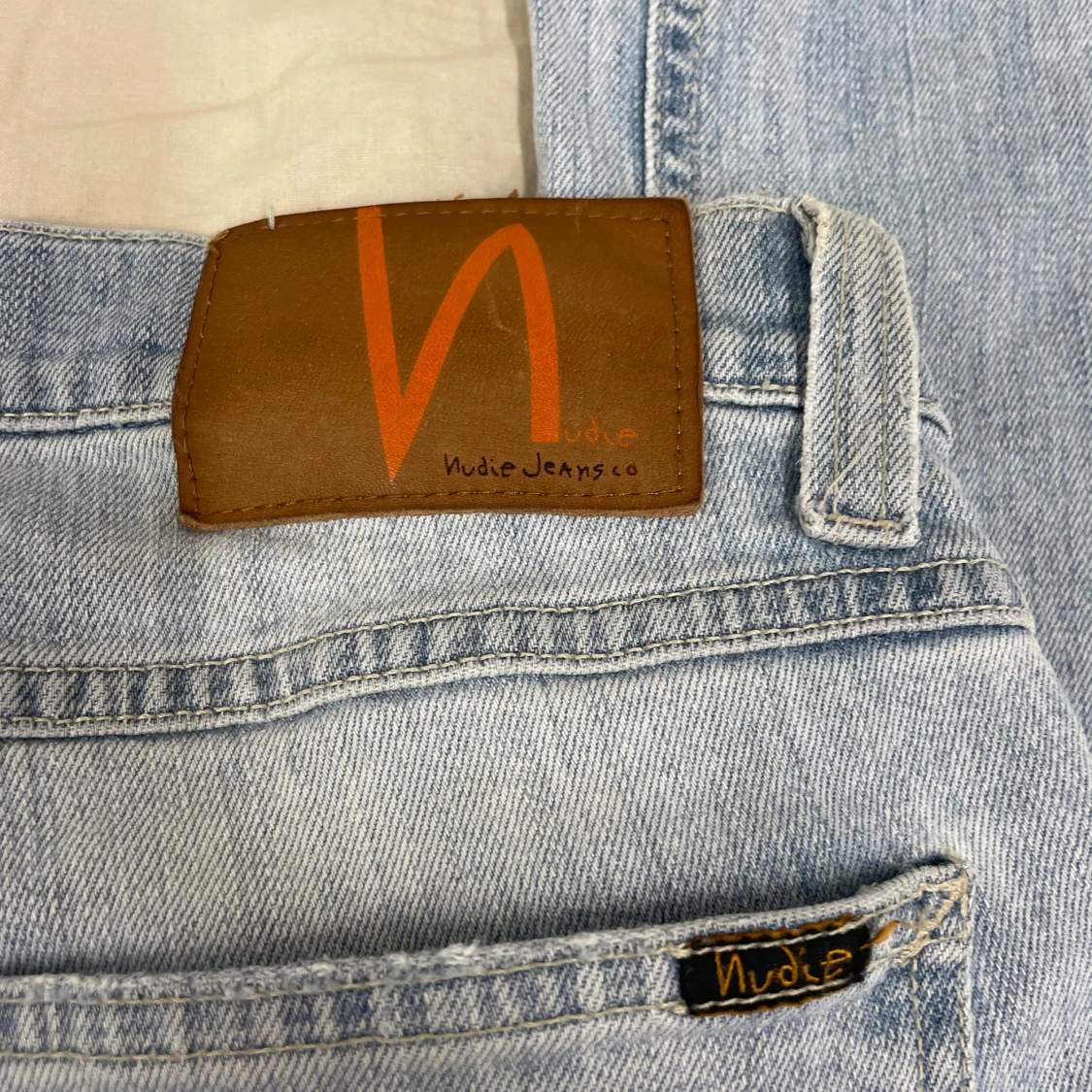 Ljusblå jeans från Nudie Jeans Co  - 4