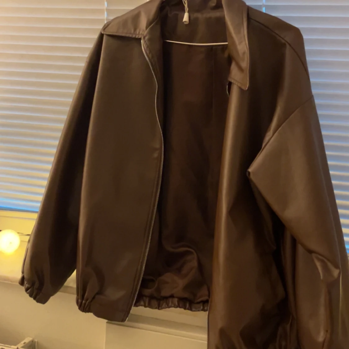 Brun oversized skinnjacka - 1