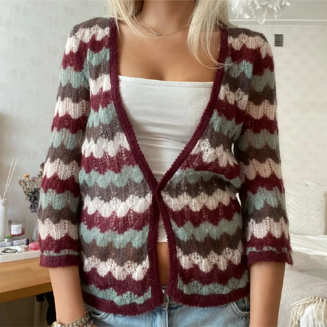 Mönstrad stickad kofta i flera färger