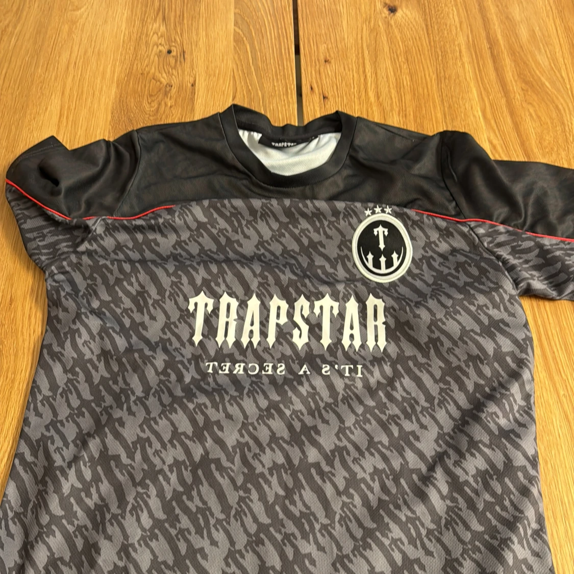 Trapstar fotbollströja med kamouflagemönster