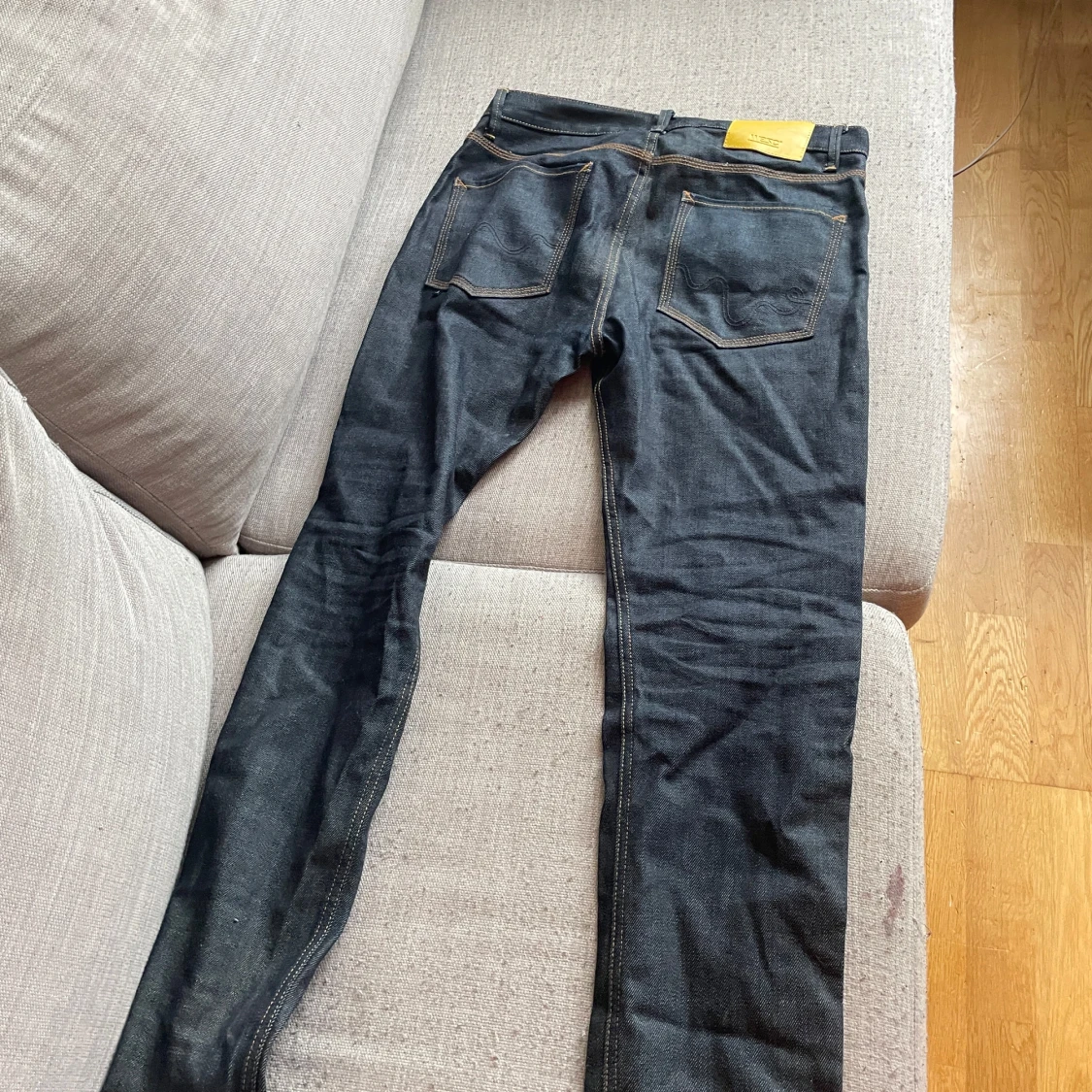 Mörkblå jeansbyxor från WESC - 1