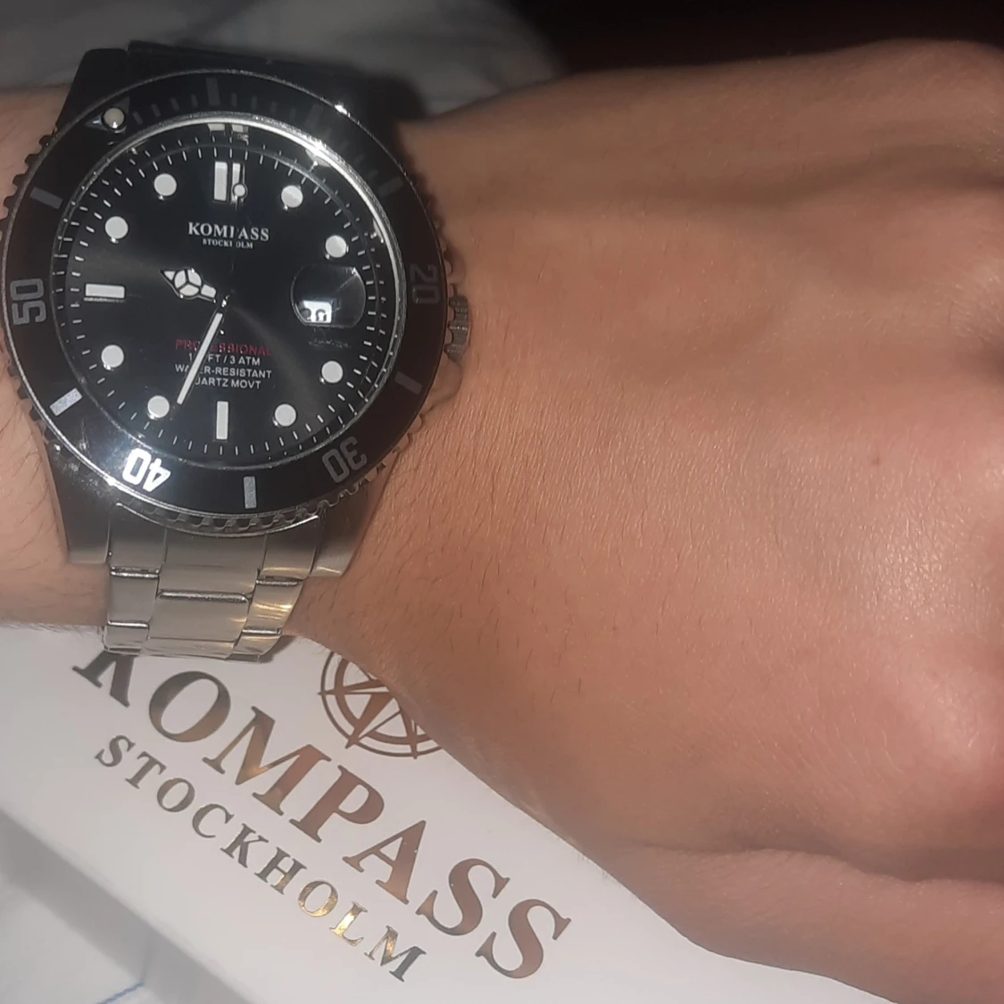 Svart dykarklocka från Kompass Stockholm