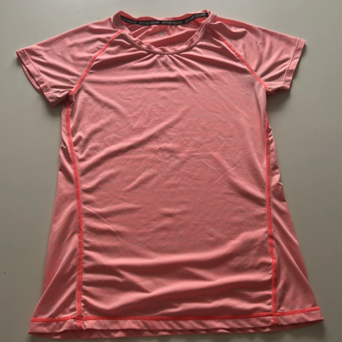 Rosa sport t-shirt från H&M Active Squad