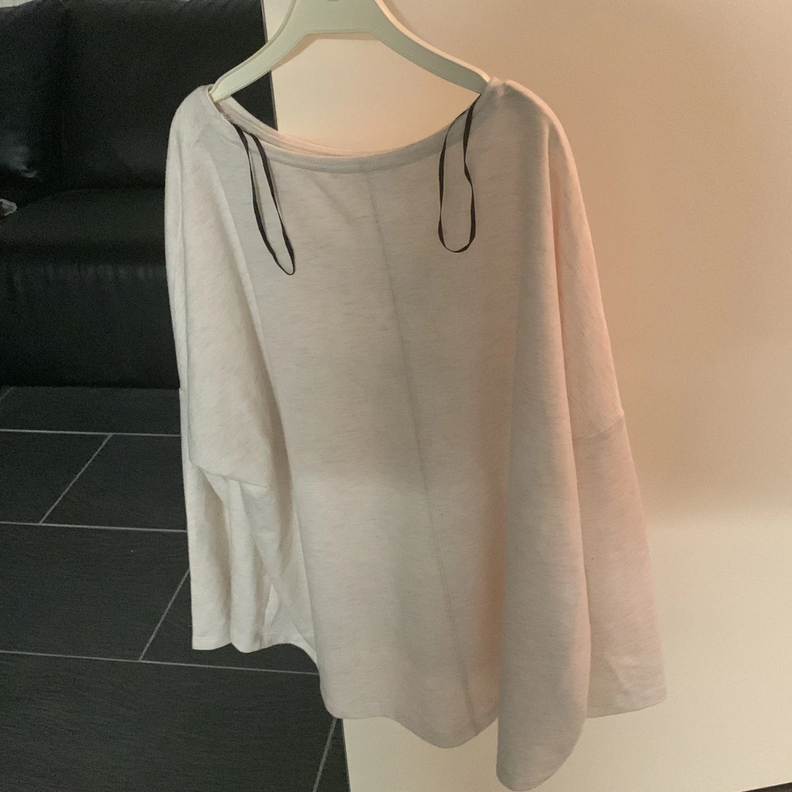 Ljusbeige oversized tröja från H&M - 1