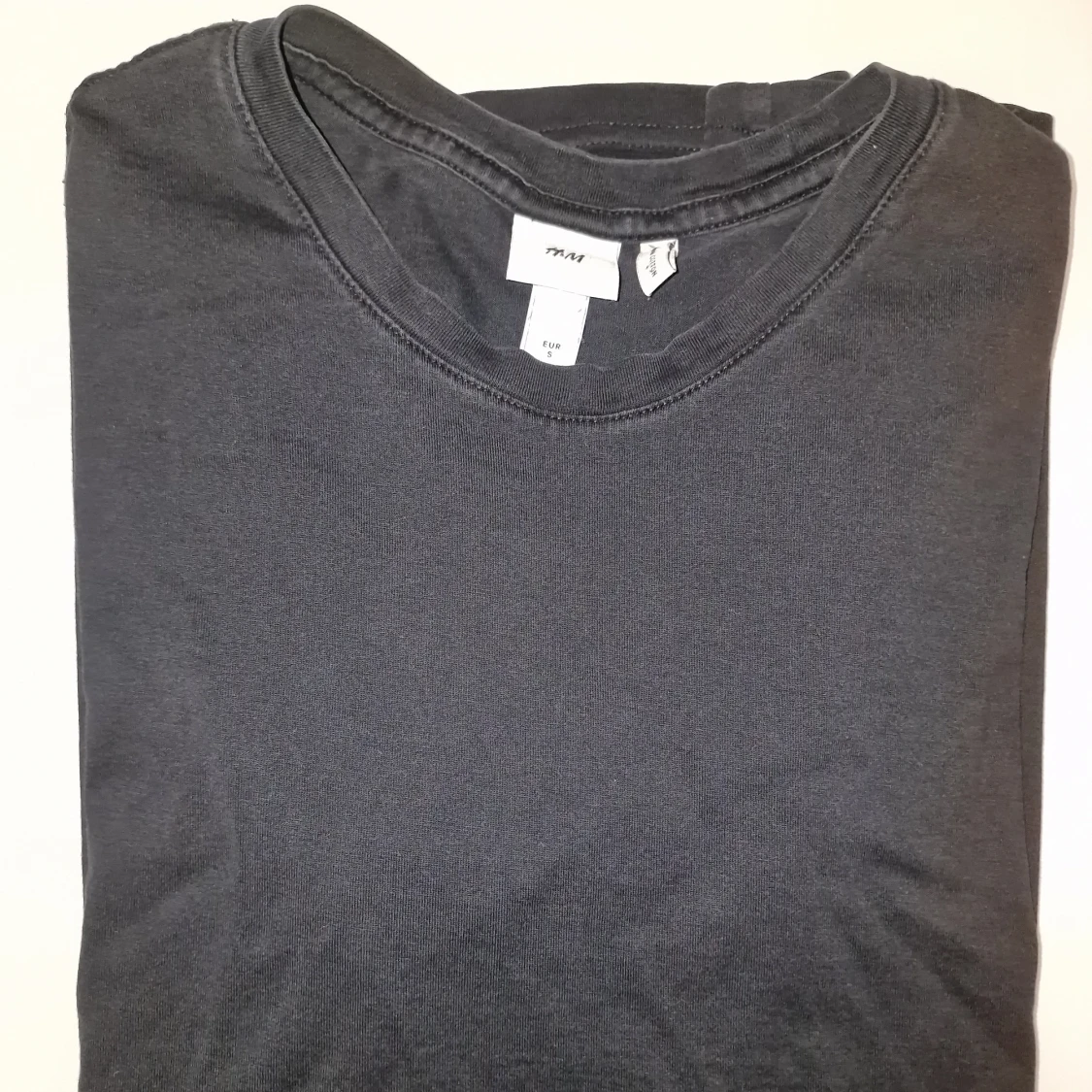 Svart t-shirt från H&M - 2