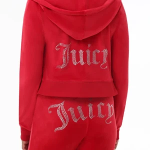 Röd hoodie och byxa  -  Röd hoodie och byxa. Köpt av en annan säljare på plick för 900, vilket gör att jag inte vet om de är äkta jucy, även många skavanker på kläderna vilket gör att jag säljer detta väldigt billigt då jag inte är säker på om de är äkta samt skicket. Kläderna är användbara. 