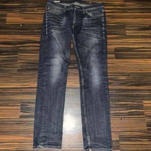 Mörkblå jeans  - Snygga mörkblå jeans med en straight passform.