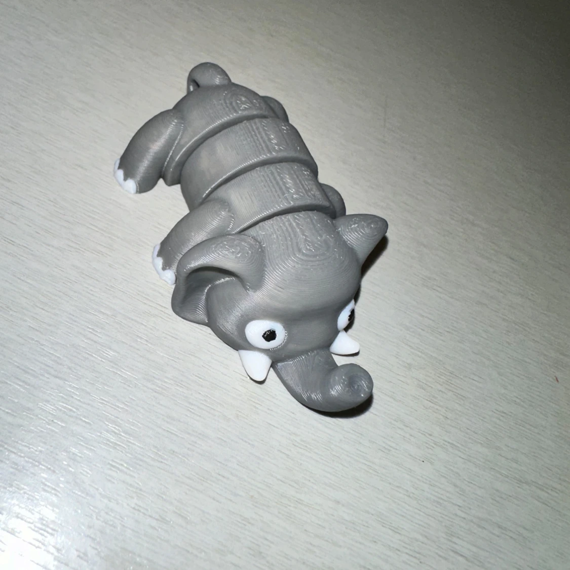 Grå 3D-printad elefantfigur