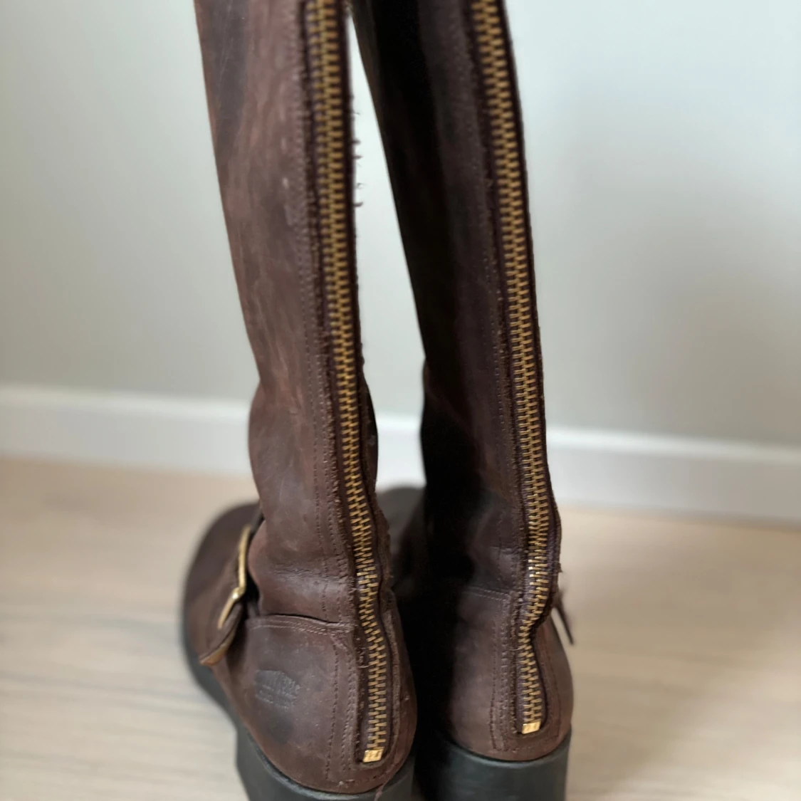 Johnny Bulls, Bruna - 3