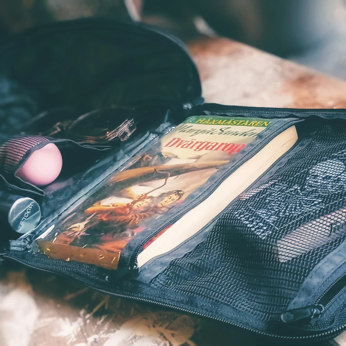 Svart necessär från Vichy Nouveau - 2