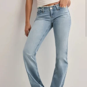 SÖKER Nelly ljusblå jeans - Söker dessa jeans från Nelly i storlek 38!💞💞💞💞💞💞