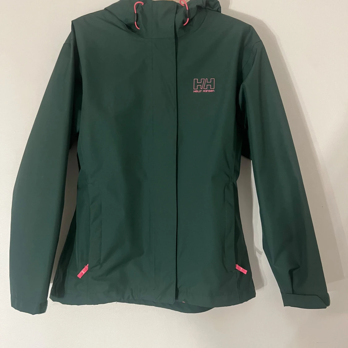 Grön vindjacka från Helly Hansen