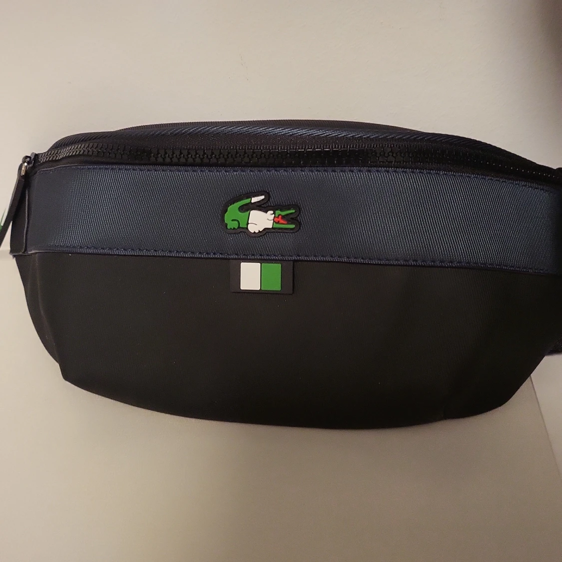 Svart midjeväska från Lacoste