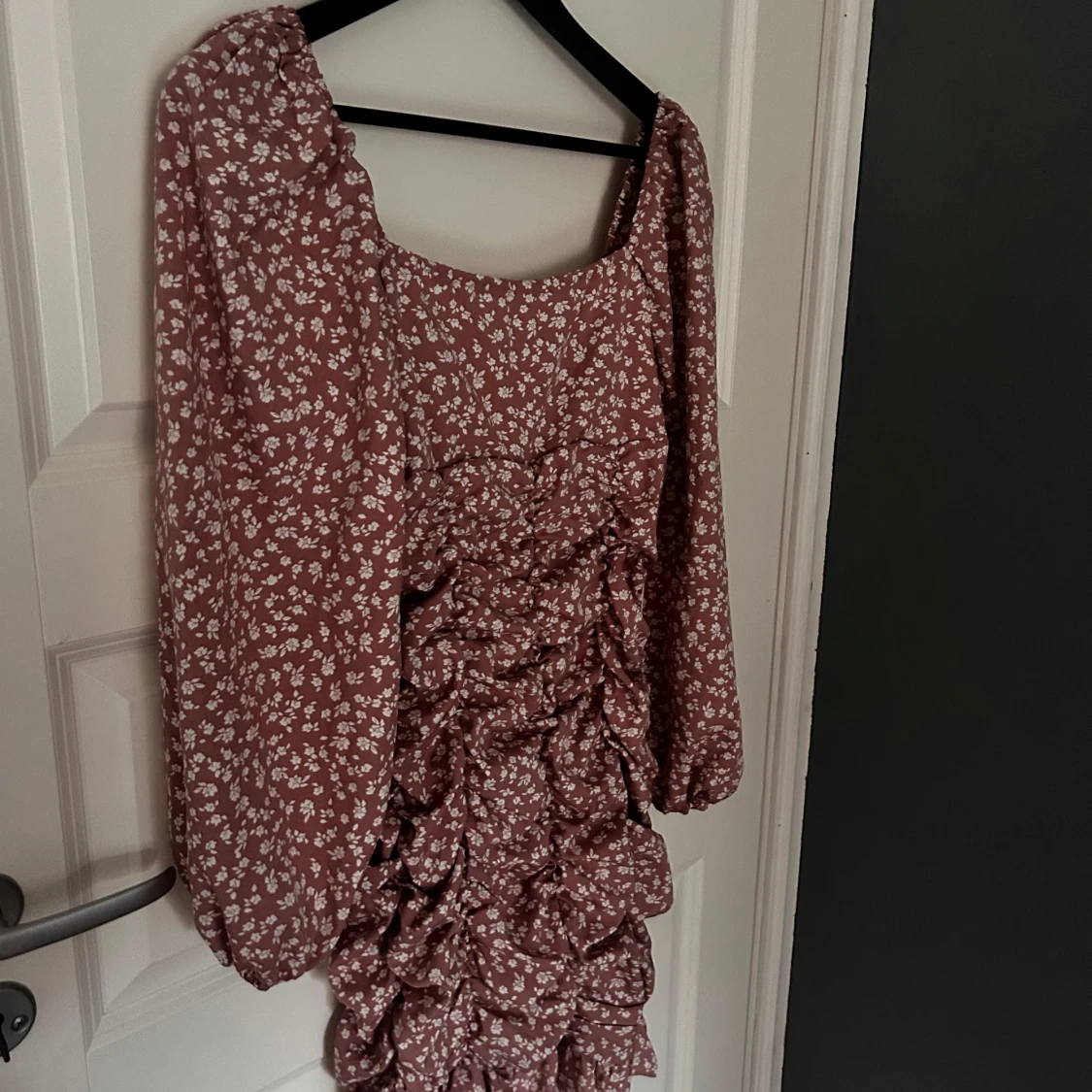 Brun blommig klänning från Shein - 1