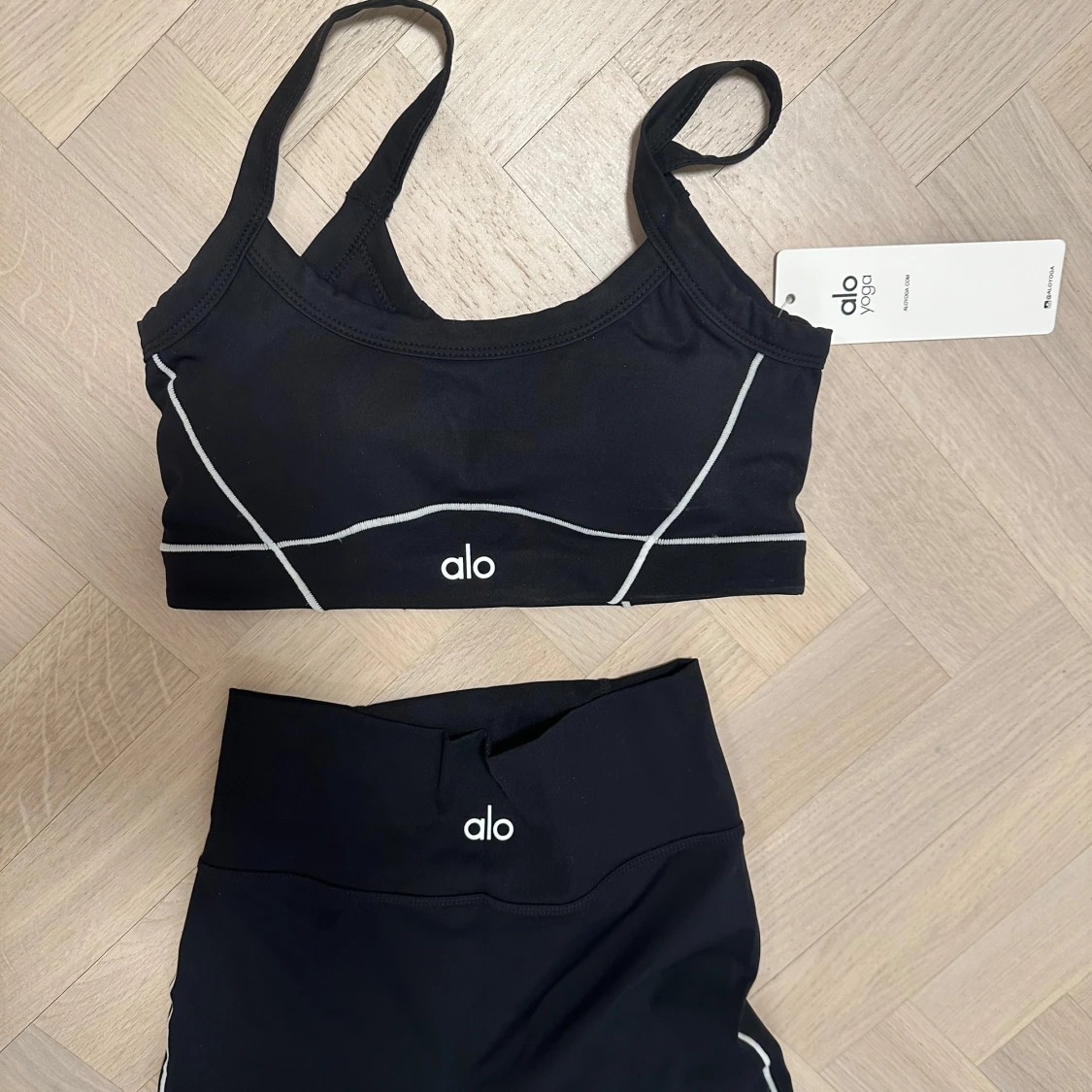 Svart träningsset från Alo - 2
